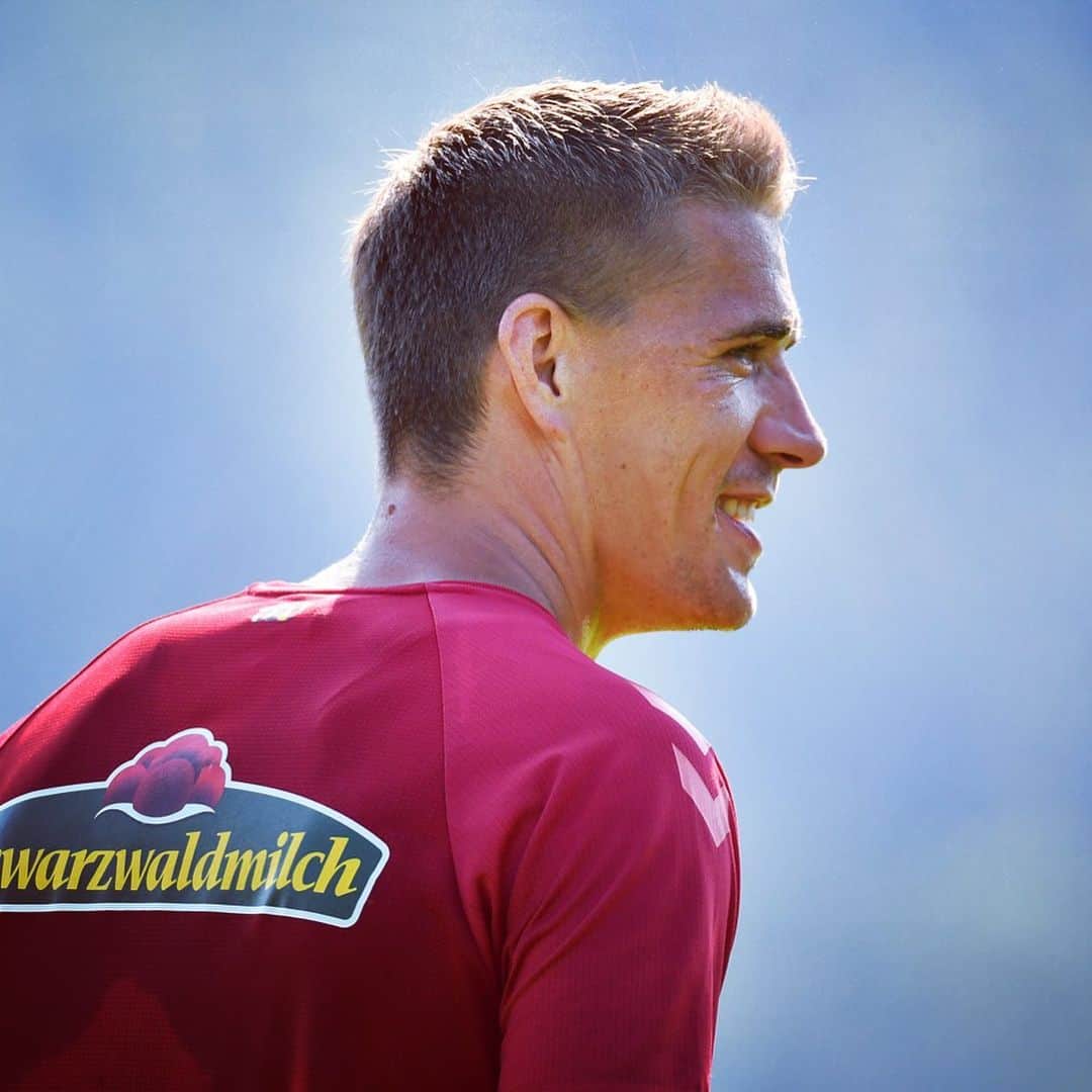 ニルス・ペテルセンのインスタグラム：「Wenn du weißt, dass es wieder nach Hause geht 🙋🏼‍♂️ #SCFreiburg #Trainingslager #Schruns #SCF #NP18 #Bundesliga」