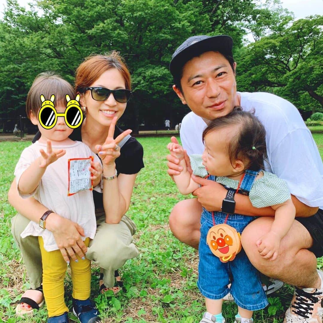 尾形貴弘さんのインスタグラム写真 - (尾形貴弘Instagram)「こないだ家族で公園に行った時 オシャレなファミリーがいるなぁーーと思ったらなんと安田さんファミリー！！！ それから一緒に遊んで、たくさん写真も撮ってもらって嬉しかったなぁー！！！家族で遊べるの嬉しい！！さくちゃんもそれまでグズグズだったのに安田さんファミリーに会ったらすっかりご機嫌で息子くんともすぐ一緒に遊んでて二人とも本当に可愛すぎたなーー！！！ 楽しい日だった！！！ #柴犬大好き #柴犬マニア  #愛犬  #赤柴 #しばけん  #しばちゃん  #しばいぬ大好き  #shibainu  #shiba_snap  #犬ばか部  #いぬばか部 #ミク #三九 #39 #パンサー尾形 #赤ちゃん #赤ちゃんのいる暮らし #赤ちゃんと犬 #1歳4ヶ月 #サンキュー #ママリ #ベビフル」7月27日 21時42分 - miku3_miku_9