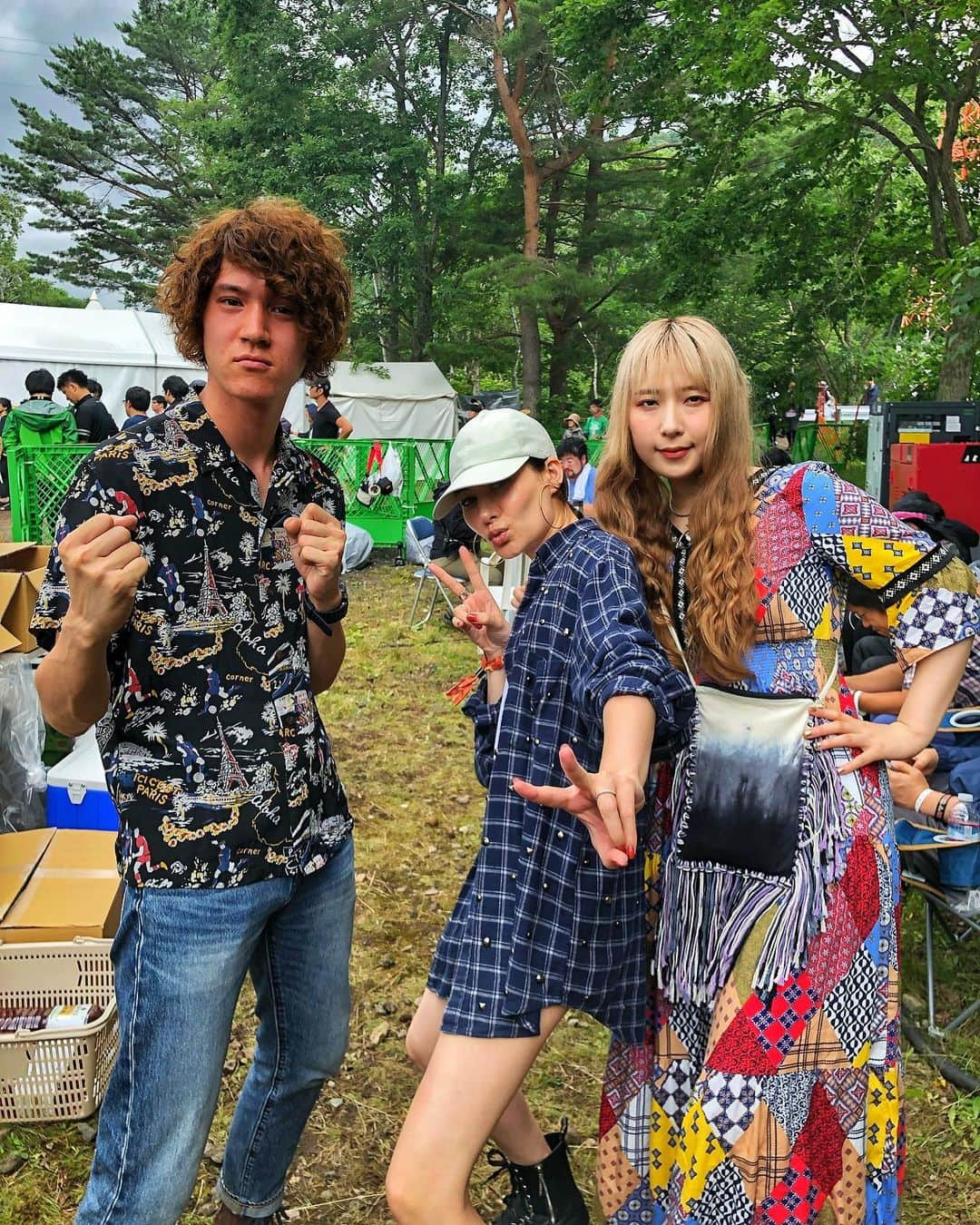 シャウラさんのインスタグラム写真 - (シャウラInstagram)「GLIM SPANKY. The Japanese band you need to know. Remi has one of the most interesting voices in Japan. “Orokamonotachi” and “Fukinuku Kazenoyoni” are my favs.  久しぶりにGLIM SPANKYのお二人に会えた〜！大好きすぎてごめんなさい。 #glimspanky #music #fujirock」7月27日 21時52分 - shaula_vogue