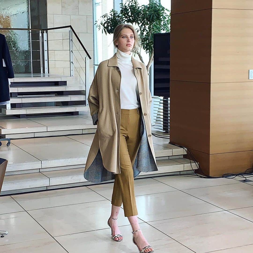 のインスタグラム：「いつもお手伝いさせていただきありがとうございます☺︎ showと展示会BGM作成させていただきました🎻#theoryluxe #2019aw #dj」