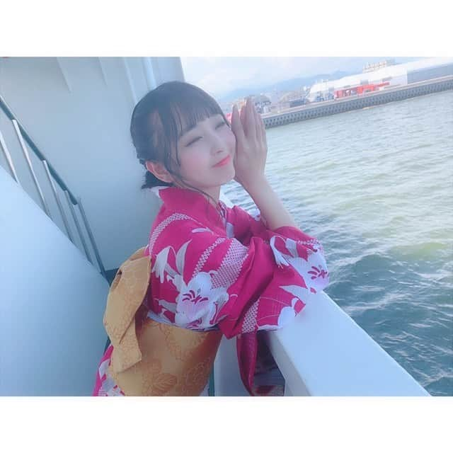 石田みなみさんのインスタグラム写真 - (石田みなみInstagram)「夏休みデートフェス﻿ ありがとうございました☺️💓﻿ ﻿ 縁日だったり、カラオケ大会だったり、、🎤♫﻿ ﻿ 最後はSTU48号でファンの方々と﻿ 一緒に宇品の花火を見ることができて﻿ 本当に綺麗だし、幸せでした🌸🌸﻿ ﻿ ﻿ 毎年の恒例になればいいなあ💭﻿ ﻿ ﻿ #STU48 #charmingtrip﻿ #Stucharmingtrip #石田みなみ﻿ #夏休みデートフェス #STU48号 #船 #ship﻿ #宇品 #花火 #夏祭り #まつり  #浴衣 #ゆかた #ヘアアレンジ #髪型 ﻿#浴衣ヘア  #髪飾り #花 #お団子 #👘 #💗﻿」7月27日 21時49分 - ishida.minami_373