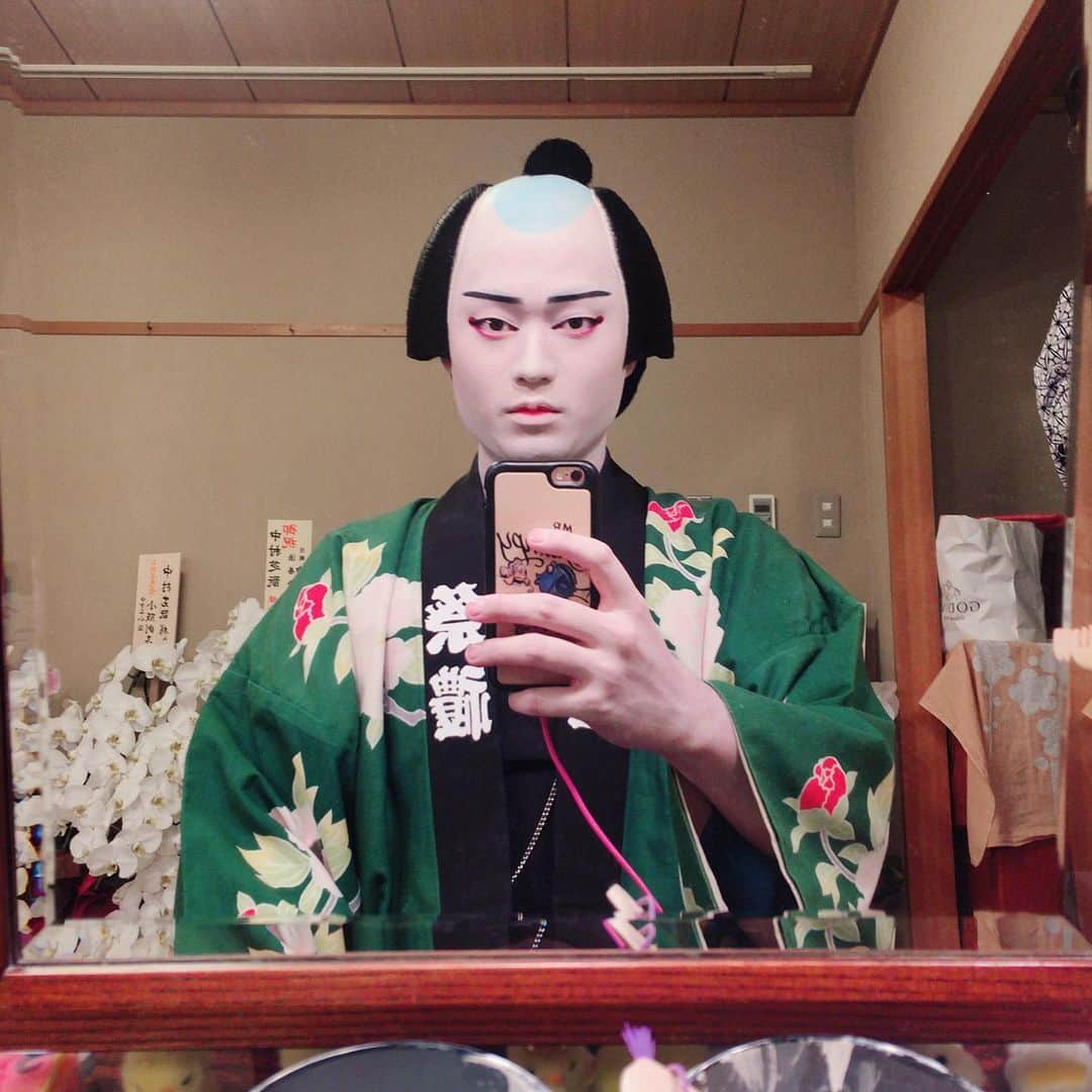 中村福之助さんのインスタグラム写真 - (中村福之助Instagram)「松竹座、千穐楽でした。 2ヶ月続いた地方公演も終わり、東京へ戻ります。  #歌舞伎 #中村福之助 #大阪 #松竹座 #七月大歌舞伎 #千穐楽 #東京へ #kabuki #fukunosukenakamura #Osaka #shochikuza #japan」7月27日 22時01分 - fukunosuke_3