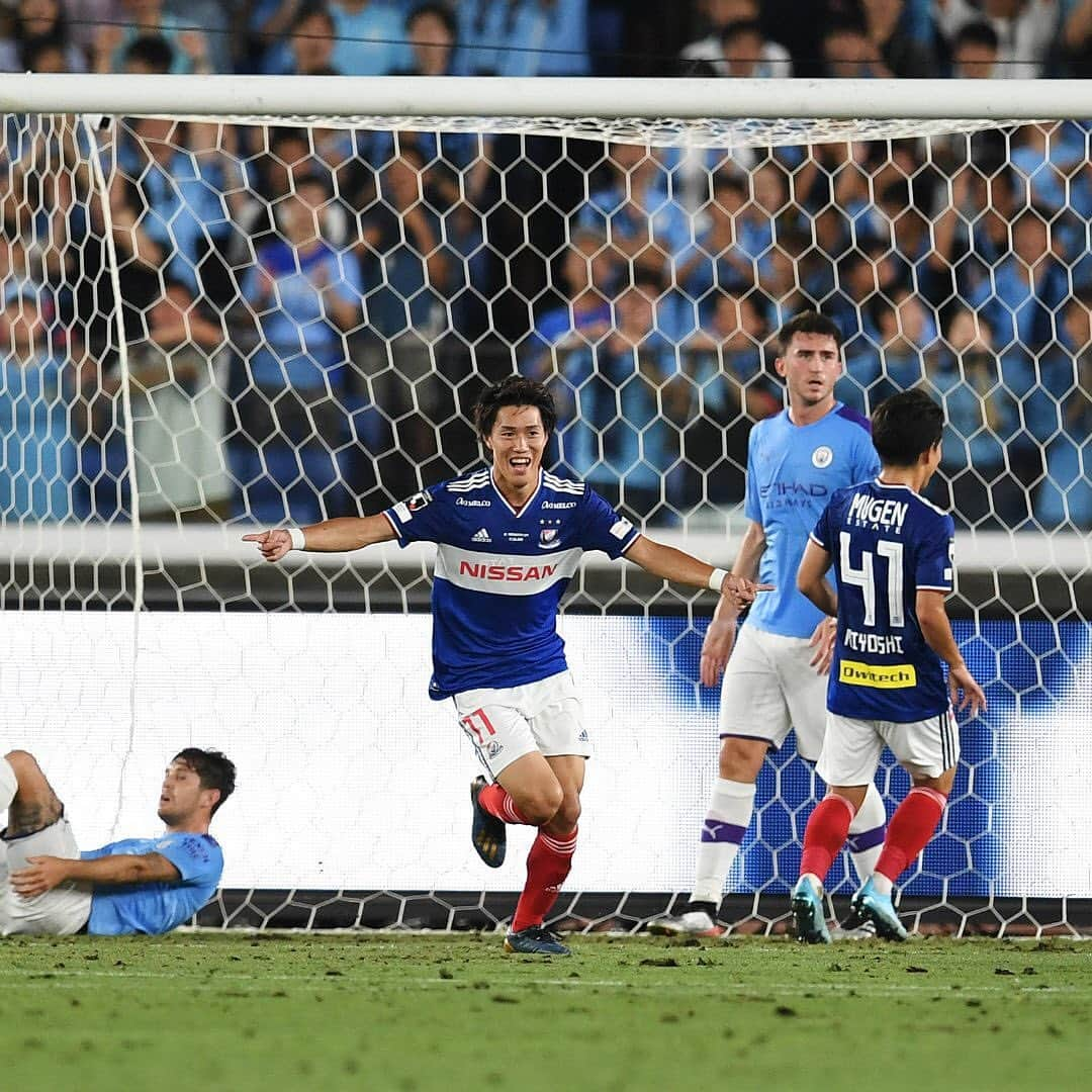 Goal Japanさんのインスタグラム写真 - (Goal JapanInstagram)「. 遠藤のゴールで一時同点も... 横浜FMはマンチェスター・Cに力負け。 (Photo:Charly Triballeau/AFP/Getty Images) . 🏆EUROJAPAN CUP 2019 🆚#横浜Fマリノス 1-3 #マンチェスターシティ ⚽️#デブライネ(18分)、#遠藤渓太(24分)、#スターリング(40分)、#ネメヒャ(90+2分) . #soccer #football #eurojapancup #fmarinos #yokohamafmarinos #manchestercity #サッカー #フットボール #⚽️」7月27日 22時00分 - goaljapan