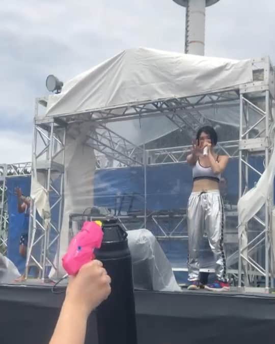 のインスタグラム：「復帰ステージで本当に沢山の人が応援に来てくれて、すごく盛り上がってくれて幸せです😭❤️ 全国ツアー頑張ります！みんな待っててね〜(*˘︶˘*).｡.:*♡ . #funfunsplash #funfunsprash2019 #dj #djmel #teammel #全国ツアー  #protein #girls #girlsday #followme」