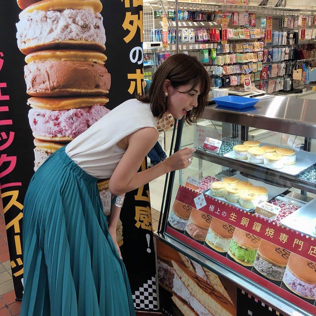 Yuika Matsuさんのインスタグラム写真 - (Yuika MatsuInstagram)「. . 誘惑に勝てず #生どら焼き を夜中に食べちゃう😋 . . 味を1つに絞れなくて、結局 抹茶・夏みかん・ほうじ茶 をチョイス❤︎ . . たっぷりボリュームだけど クリームも甘すぎず 大人のスイーツでした☺︎ . . ペロリと食べれちゃう ✨ . . . 📍8月18日まで 京橋イオン店2階の連絡通路 で出店中ですよ♪ . . . . . . #生銅鑼焼 #京橋グルメ  #生どら焼き専門店七星  #生どら焼き専門店  #七星  #抹茶スイーツ  #ほうじ茶スイーツ #和スイーツ」7月27日 22時03分 - yuika00802