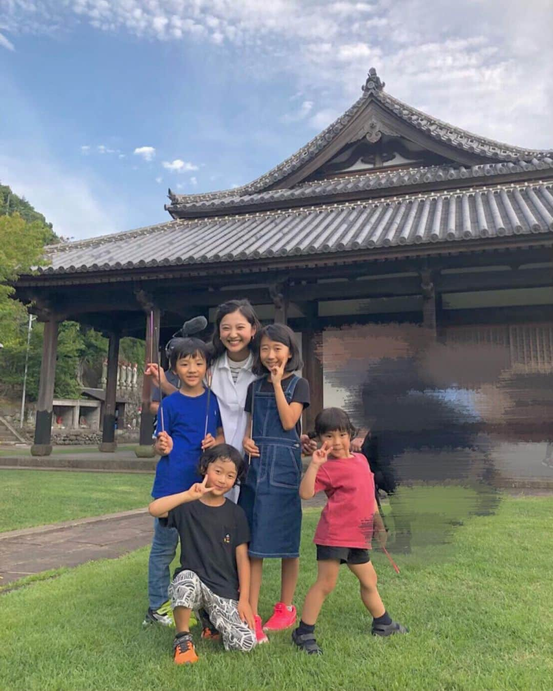 悠花さんのインスタグラム写真 - (悠花Instagram)「今夜の悠花のナガサキ街音では【立岩商店】さんにおじゃましましたよ〜❣️ ・ 花火の専門店というのは初めて行ったんですが、たくさんの種類の花火が置いてあってワクワクしました🤭💥 ・ 今年初花火は可愛い子供達と❤︎ みんなで鬼ごっこしたりかくれんぼしたり花火したり、、楽しい時間でした🤤💓 ・ ありがとうございました✨ ・ #立岩商店#花火#線香花火#悠花のナガサキ街音#長崎#長崎県ホンダカーズ#ホンダ#nib#model#松尾悠花#haruka#instagood #instalike #lol#hair#make#fashion#Love#enjoy」7月27日 22時04分 - haruka_217_