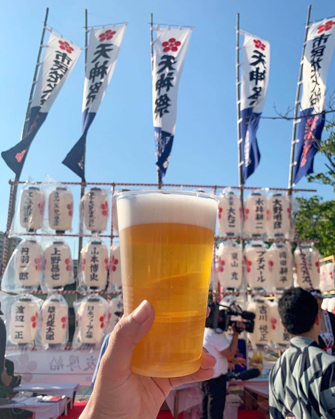 のインスタグラム：「夏ぅーーー！ 天神祭ぃーーー！  な写真📸. 今年も楽しすぎて余韻が凄いです！. . #夏 #summer2019 #天神祭  #五代友厚船 #五代友厚 #船 #停泊船  #ビール #麦酒 #泡立て麦茶 #🍺 #🍻. #旭堂南鷹 さん #稲富菜穂」