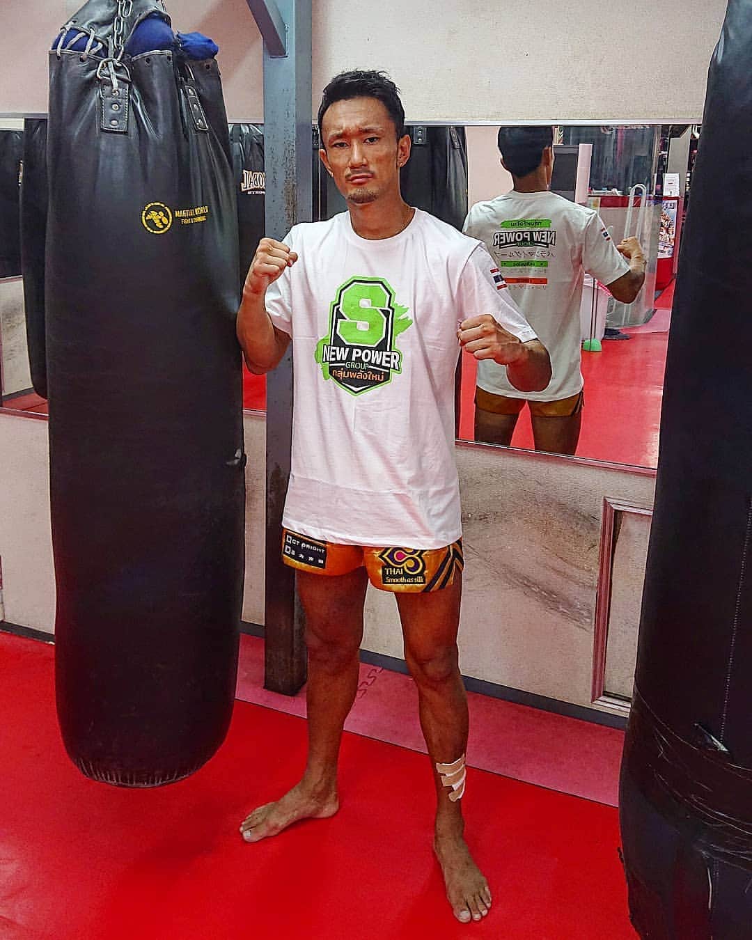 梅野源治のインスタグラム：「Thank you😄👍 @seksan_or_kwanmuang999  #tシャツもらった」