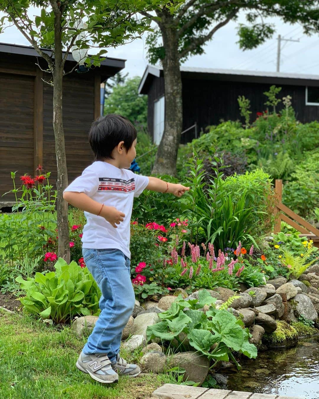 杉山愛さんのインスタグラム写真 - (杉山愛Instagram)「🌻夏休み第1弾🌻 in 北海道 オシラベツ  走がケニアで🇰🇪1年間通った日本人学校の担任の先生のお家に遊びに行きました👒  北海道・音調津の大自然の中で🌊ボート作って川で遊んだり🛶釣りをしたり🎣BBQしたり🍖盛りだくさんな2泊3日でした✨ 楽しかったーーーーーっ✨」7月27日 13時18分 - aisugiyamaofficial