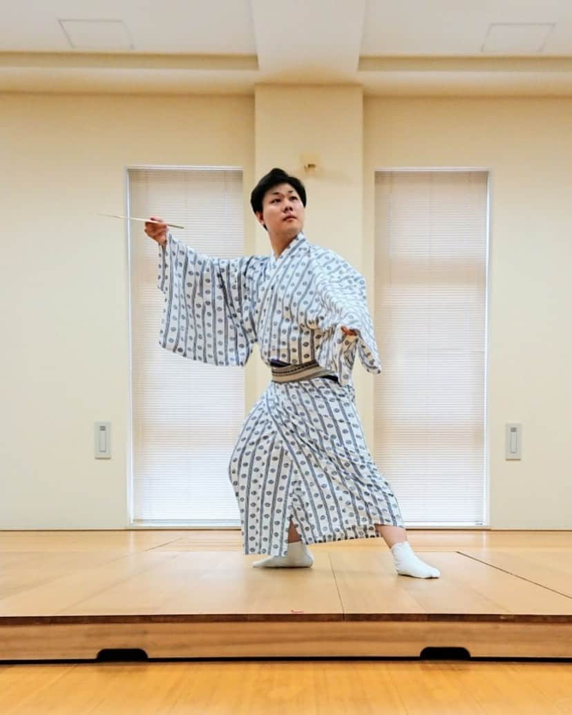 市川 翔乃亮のインスタグラム：「‪第二回ひとつなぎの会‬ ‪今回私は『清元 義士餅』を勉強させて頂きます‼️‬ ‪~餅屋が忠臣蔵の見立てを踊ります~‬ ‪天の橋立と同様、師匠の振付です！‬ ‪詳しくは師匠のブログをご覧ください‬ ‪」