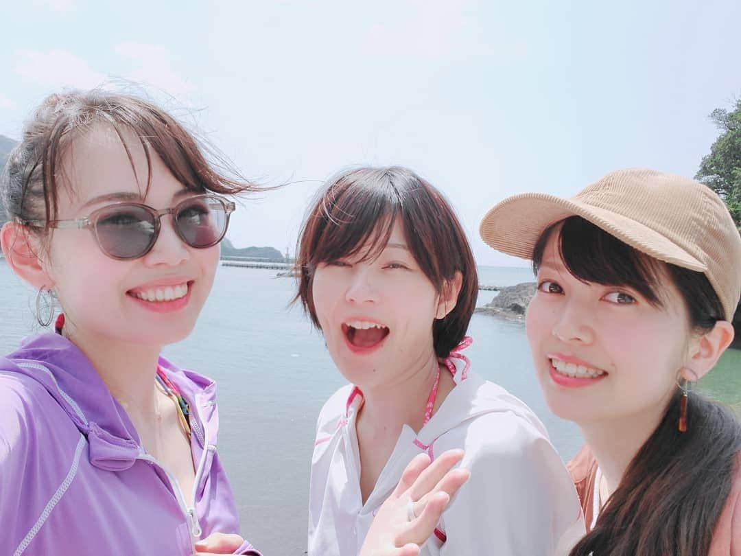 千鶴さんのインスタグラム写真 - (千鶴Instagram)「. 今年も一泊旅行！海編🌊  初のSUPに挑戦 せりながうますぎて先生にめちゃくちゃ褒められてた笑 そのお陰かな？終わったあとプランになかった 温泉まで入れて幸せだったわぁw  わたしも意外といけた😍  #静岡 #弾丸西伊豆旅 #女子旅 #SUP #大人の修学旅行  #ドタバタ三姉妹 #異色メンバー  #体幹の鬼山内 #カメラマン平山 #汗だく宮川  #バランス取れてます」7月27日 13時28分 - chiduru9898