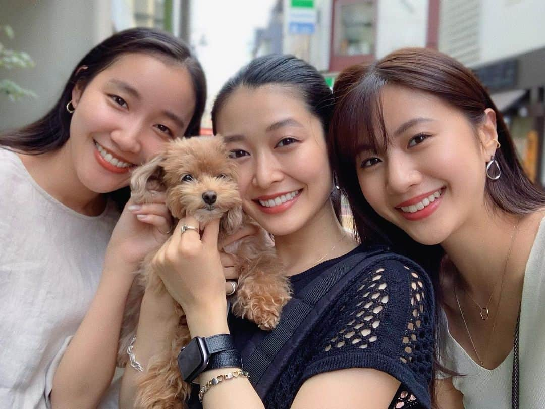 Karunaさんのインスタグラム写真 - (KarunaInstagram)「👩🏻🧸👩🏻👩🏻 先日大好きな二人に会えて充電完了🔌💓 #赤坂由梨 #大伴理奈 #お友達 #充電完了 #おてんば娘麦ちゃん #女子会 #Maltipoo」7月27日 13時31分 - karuna0520