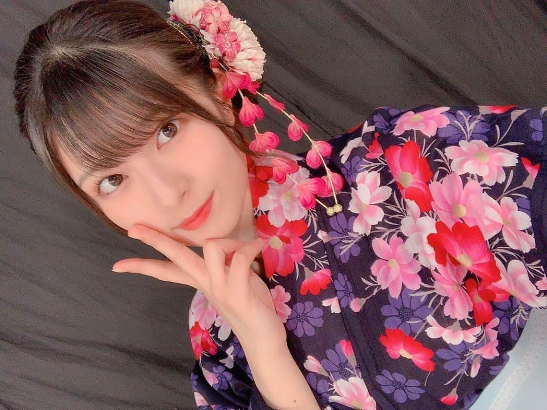 行天優莉奈さんのインスタグラム写真 - (行天優莉奈Instagram)「👘🎆 どっちが好き？？ #ゆかた #行天優莉奈」7月27日 13時45分 - yurina.0314