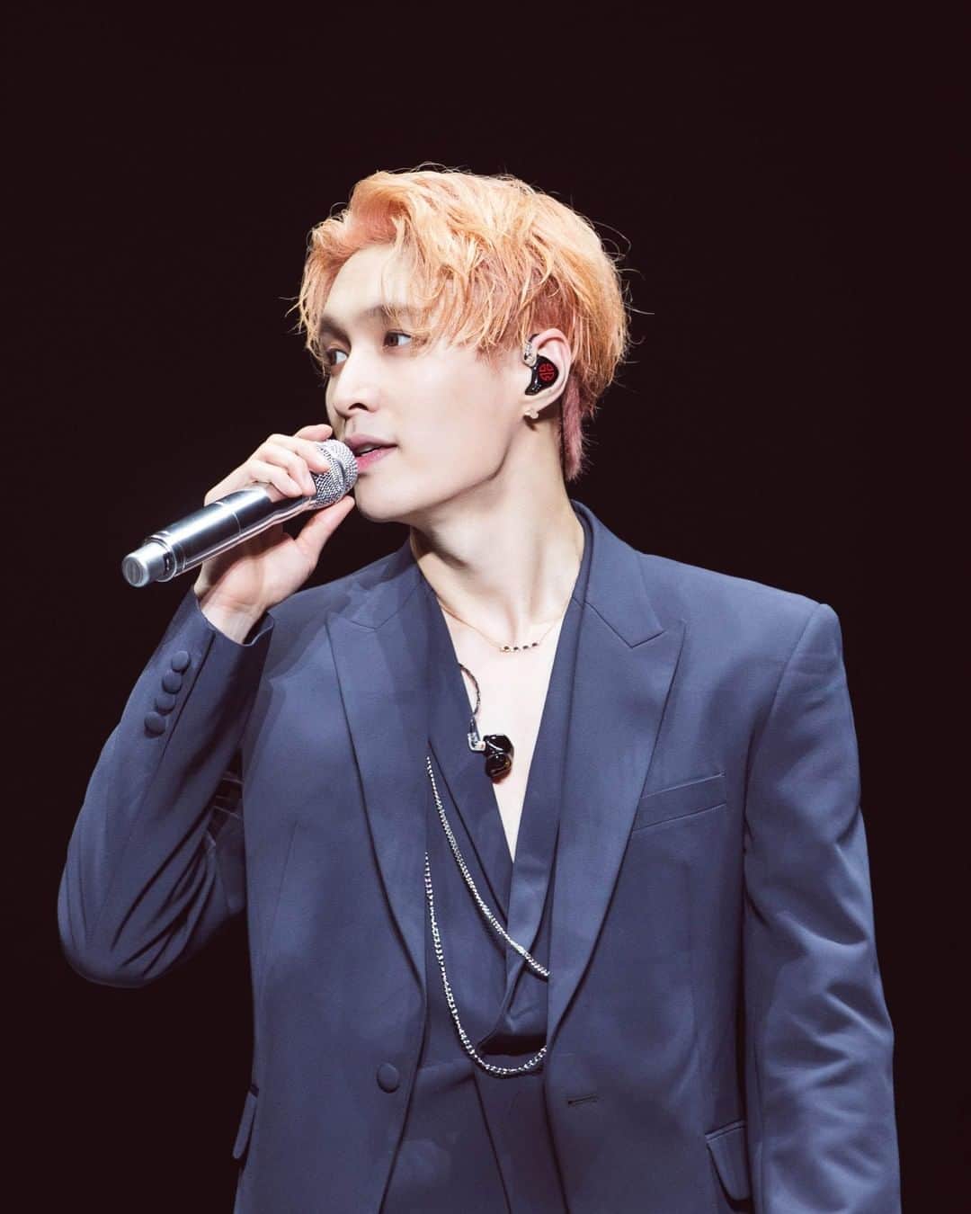Chaumetさんのインスタグラム写真 - (ChaumetInstagram)「For the kick-off of his Grand Line tour, music producer, actor, singer and Chaumet ambassador @zyxzjs wore our new Bee My Love necklace and stud earring at his opening concert in Shanghai. #Chaumet #CelebritiesinChaumet #BeeMyLove #LayZhang」7月27日 14時00分 - chaumetofficial