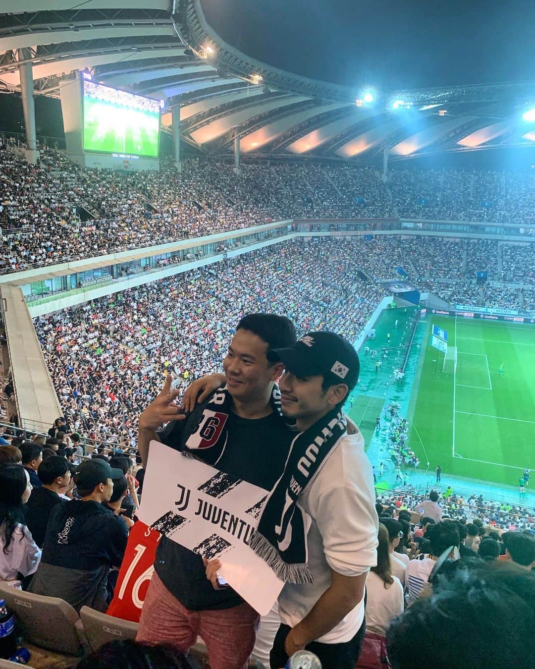 ソン・ジホのインスタグラム：「@cristiano 처음보는 친구랑」