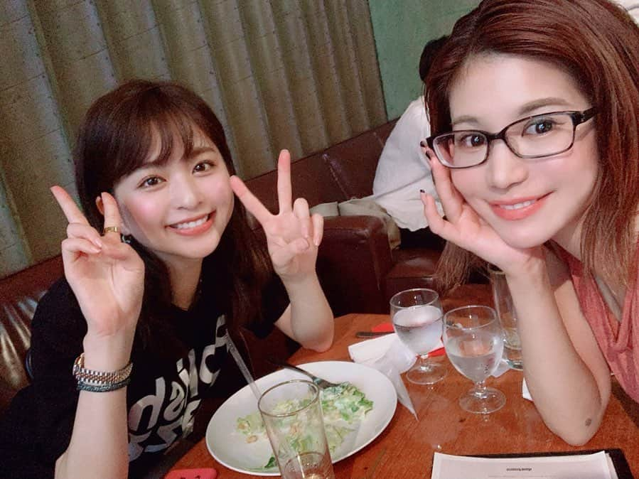 Yuriyaさんのインスタグラム写真 - (YuriyaInstagram)「昨日は一日中眼鏡女子👓⭐️実はめっちゃ目悪い。笑 家では眼鏡なんだよー🐱  めちゃ可愛くて、性格も可愛い上にしっかり考えてる @aikada_yo とお茶がてら人生相談に乗るの巻🐤🤣 がんばれー🔥💖 #lunchtime #glasses」7月27日 14時18分 - yuriya_michelle