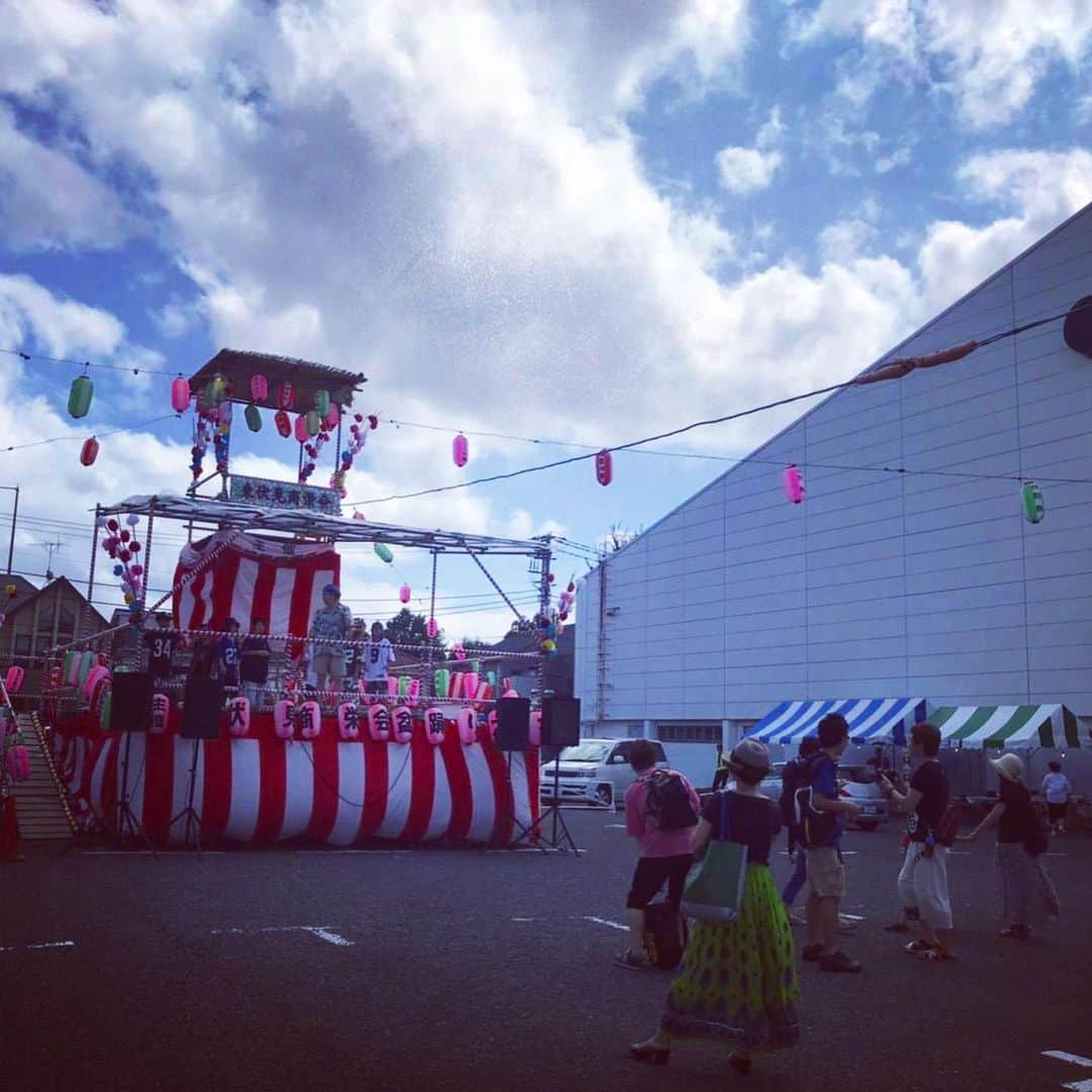 HI-Dさんのインスタグラム写真 - (HI-DInstagram)「半日雨の予報だったみたいだけどキレイな青空！ここ何年か悪天候で中止になったりしたみたいだけど今年は俺がいるからきっと大丈夫。👍 地元西東京市の東伏見祭りで16時過ぎくらいから歌うのでお近くの皆さんもそうでないみんなも是非！ #地元 #myhood #summerfestival #hood #bondance #盆踊り #東伏見 #西東京市 #保谷市」7月27日 14時12分 - hid_hideo_jp_suomi