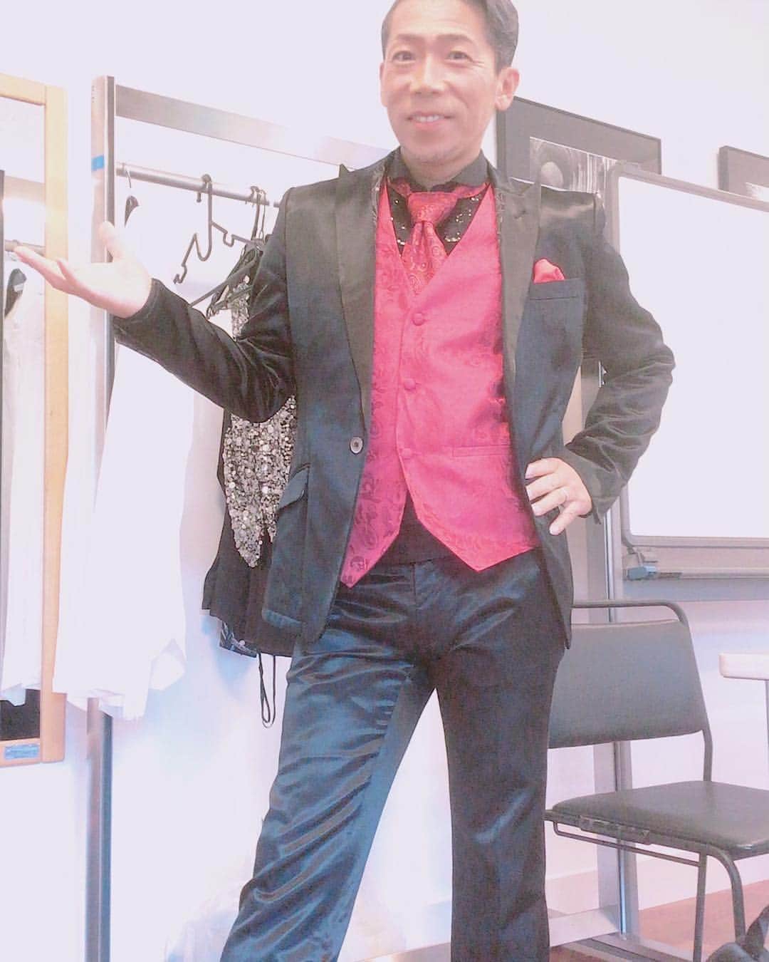 火口秀幸のインスタグラム：「さて、本番 行ってきます😊  #軽井沢ジャズフェスティバル  #HIDEBOH #吉本坂46 #RED」