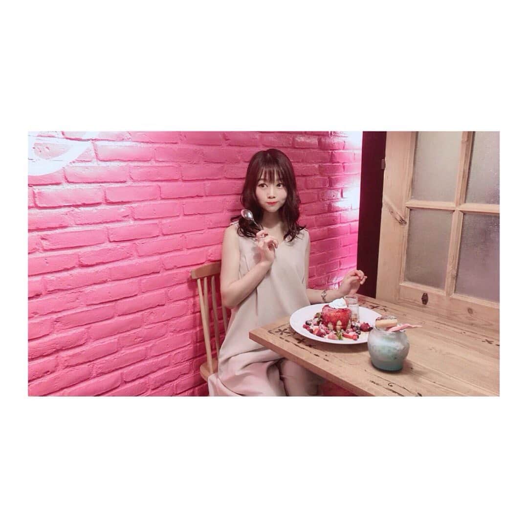 潮田ひかるさんのインスタグラム写真 - (潮田ひかるInstagram)「名古屋のピンクのカフェ🍰パンケーキも美味しかったなあ♪  #ameliecafe #名古屋カフェ #栄カフェ #cafe #pink #パンケーキ #カフェ巡り #ピンクカフェ」7月27日 14時20分 - shiotahikaru