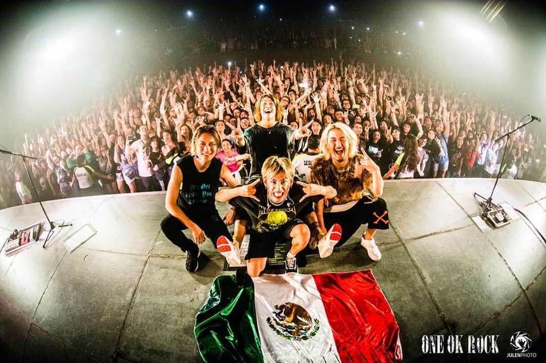 Taka さんのインスタグラム写真 - (Taka Instagram)「Thank you Monterrey!!! 🇲🇽 @julenphoto @oneokrockofficial」7月27日 14時47分 - 10969taka