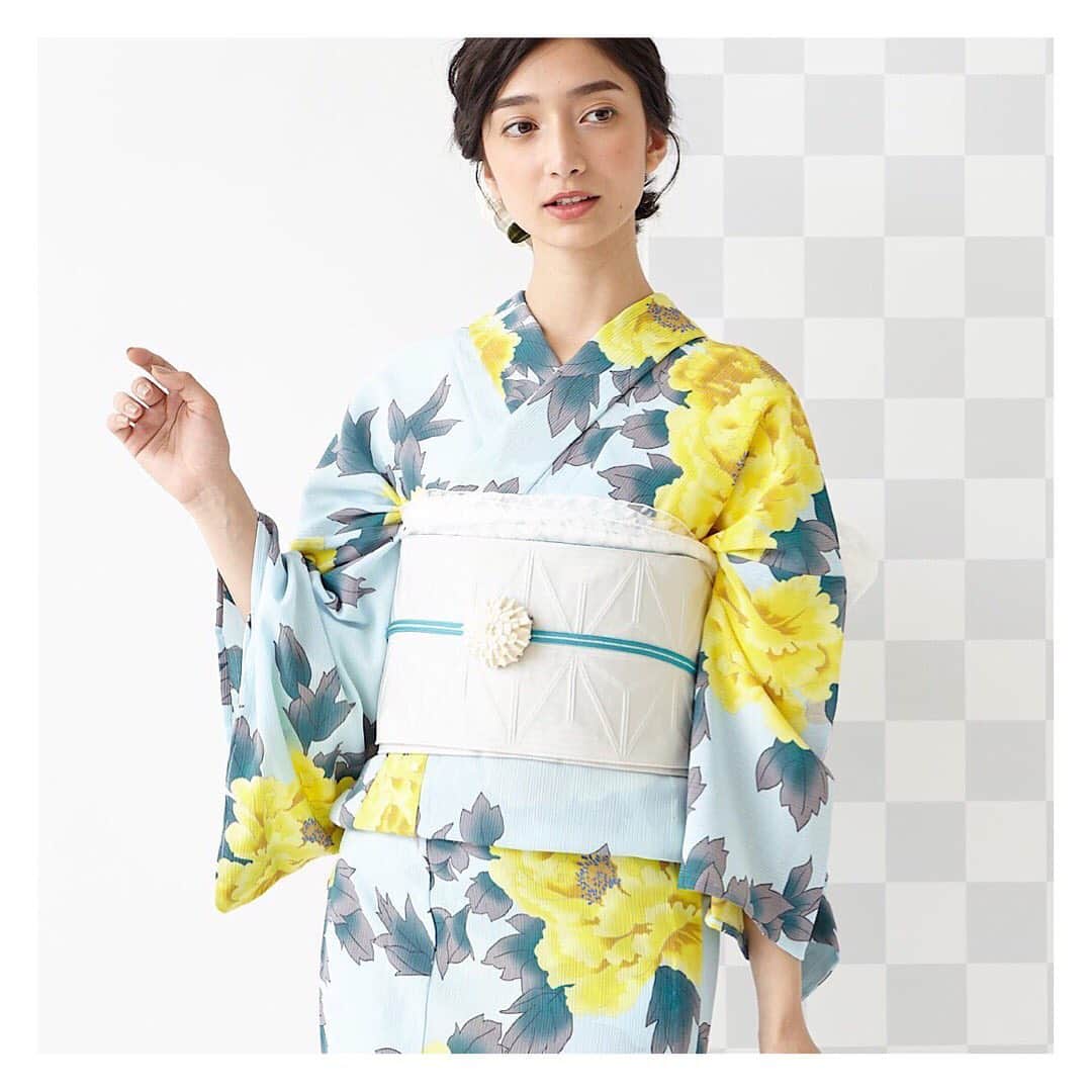 ふりふさんのインスタグラム写真 - (ふりふInstagram)「. . ーfurifu yukata collectionー . 「乙姫牡丹」 . ヒラヒラした大輪の牡丹の花は、 おとぎ話「浦島太郎」に出てくる 乙姫様の絹の羽衣をイメージ。 海の象徴である、貝殻がひそかに描かれている、遊び心たっぷりのふりふのオリジナルテキスタイル。 . . 梅雨が明け、 気温がぐっと上がり、 やっと夏らしくなりましたね！ . 夏はまだまだこれから。 令和の夏を、 お気に入りの浴衣で楽しみましょう！ . . . #ふりふ #furifu  #浴衣 #yukata #ゆかた #乙姫牡丹 #牡丹 #コーディネート #着付け #帯結び #夏 #令和」7月27日 14時54分 - furifufurifu