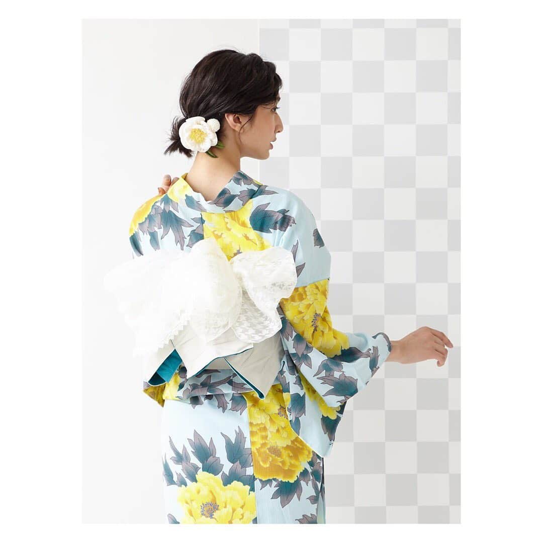 ふりふさんのインスタグラム写真 - (ふりふInstagram)「. . ーfurifu yukata collectionー . 「乙姫牡丹」 . ヒラヒラした大輪の牡丹の花は、 おとぎ話「浦島太郎」に出てくる 乙姫様の絹の羽衣をイメージ。 海の象徴である、貝殻がひそかに描かれている、遊び心たっぷりのふりふのオリジナルテキスタイル。 . . 梅雨が明け、 気温がぐっと上がり、 やっと夏らしくなりましたね！ . 夏はまだまだこれから。 令和の夏を、 お気に入りの浴衣で楽しみましょう！ . . . #ふりふ #furifu  #浴衣 #yukata #ゆかた #乙姫牡丹 #牡丹 #コーディネート #着付け #帯結び #夏 #令和」7月27日 14時54分 - furifufurifu