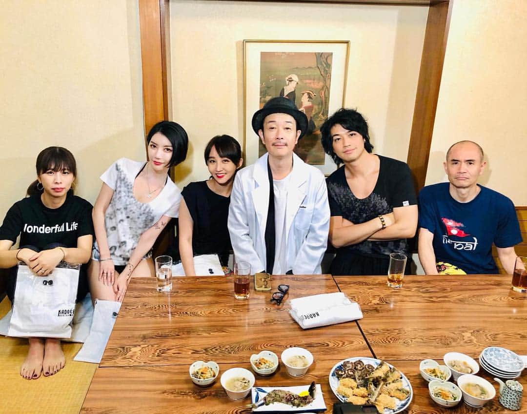 のインスタグラム：「【出演告知】8月1日 23:30から bsフジ 木曜ラボ #リリーフランキー の（仮）っつーことでいいじゃないですか研究所🥼ばびの友達ゲストで出ます！チェックしてね！！！ 斎藤工さんと呼んでいただきました😭🙏なんてこったすぎる🥺 リリーさんのお友達の角海老ジムのならず者さんも素敵な方でした〜おもしろかった😂😂 捨てられないtシャツ特集👕珍Tシャツがたくさんで笑いすぎた😂🔥、」