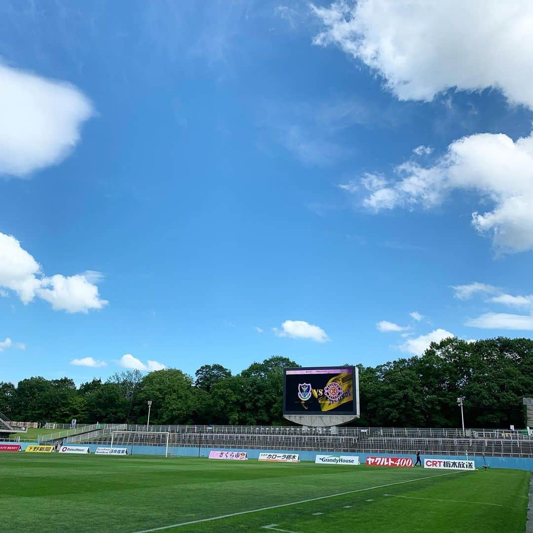 柏レイソルさんのインスタグラム写真 - (柏レイソルInstagram)「#TSCvREY #1800kickoff #kashiwa #reysol #tochigisc #jleague #blue #sky #summer」7月27日 15時20分 - kashiwareysol_official