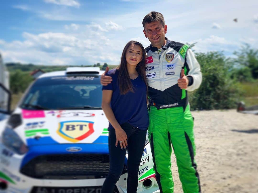 ラリサ・ヨルダケのインスタグラム：「One more day! #raliulSibiului 🏎❗️ Eu sunt aici si il sustin pe Bogdan Marisca ! Hai si tu! ☺️」