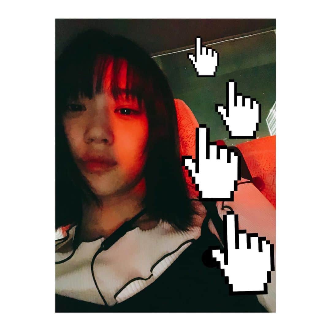加村真美のインスタグラム：「眠 : 赤🚥  #ふてぶてしさ」