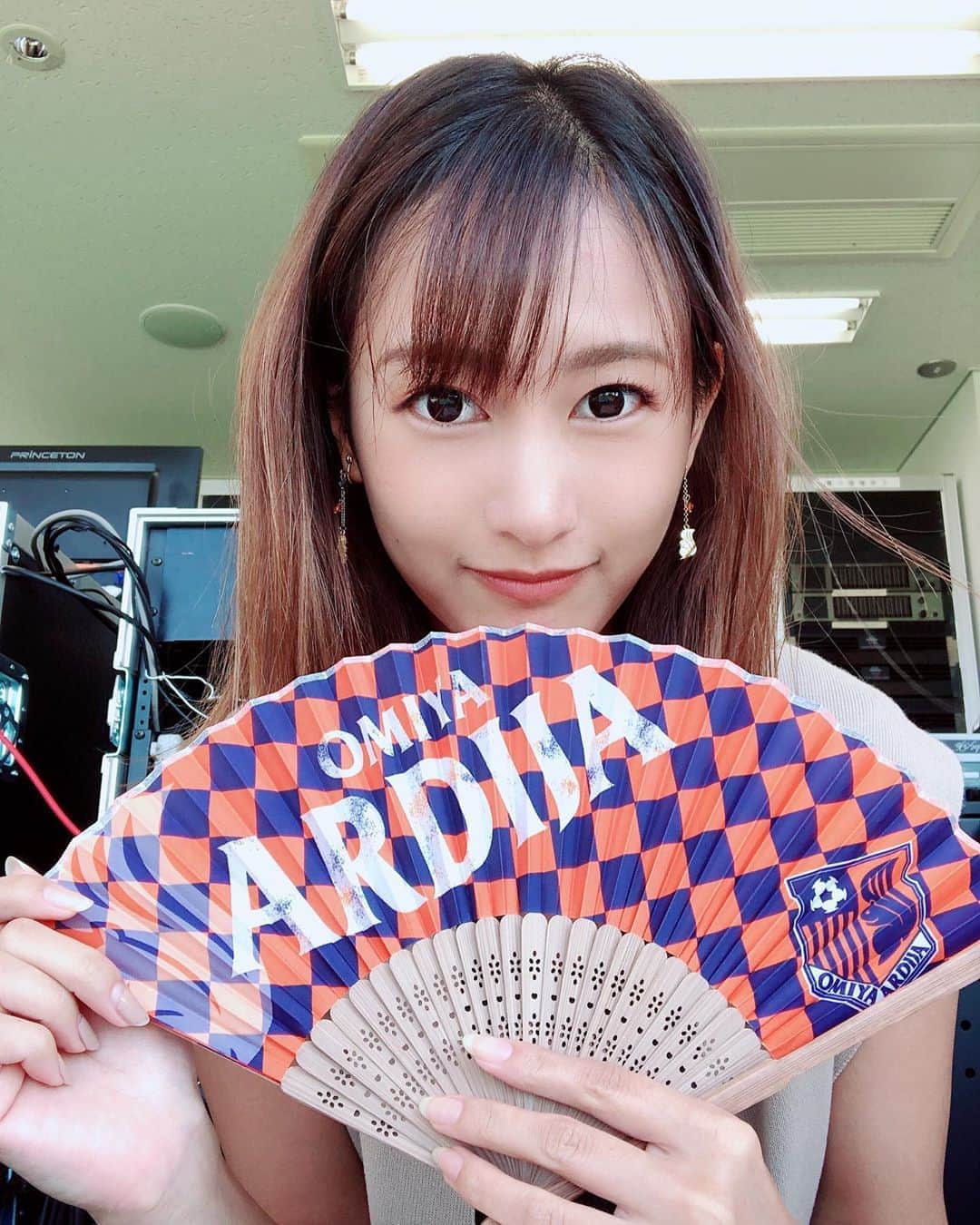 のインスタグラム：「.﻿ ﻿ ﻿ 夏だーってなって何年か前の扇子を﻿ 引っ張り出してきた♡﻿ ﻿ 大宮ビール祭り、﻿ スペシャリティビールが飲めるらしい🍺﻿ 7種類あるからたくさん飲めるように﻿ ハーフサイズ6種類セットもあるらしい🍺﻿ ﻿ いいなあ飲みたい、、(･ᴗ･)笑﻿ ﻿ ﻿ *** *** *** *** *** *** *** *** *** *** ***﻿ 武蔵野銀行プレゼンツマッチ﻿ #大宮アルディージャ vs #レノファ山口﻿FC 19:00 KICK OFF!!﻿ *** *** *** *** *** *** *** *** *** *** ***﻿ ﻿ さて。夏が始まりますね！﻿ 勝ちましょう！！！！！﻿ ﻿ ﻿ #ardija﻿ #オレサマサイコー」