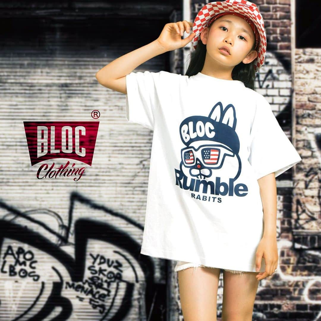 BLOCCLOTHINGさんのインスタグラム写真 - (BLOCCLOTHINGInstagram)「7月の神戸スタジオでの撮影会！ 皆様ご参加頂き誠に有難うございました。  #bloc #betty #ブロック #ベティ #子供服 #kids #blocbetty #童装 #아동복 #19ss #キッズモデル #キッズファッション #キッズコーデ#キッズスタイル#キッズホト#世界一インスタ映えする撮影会#グラフィックの世界に入る撮影会#世界に一つだけ#オリジナル写真集#不思議な世界#ファンタジー」7月27日 15時47分 - blocclothing_official