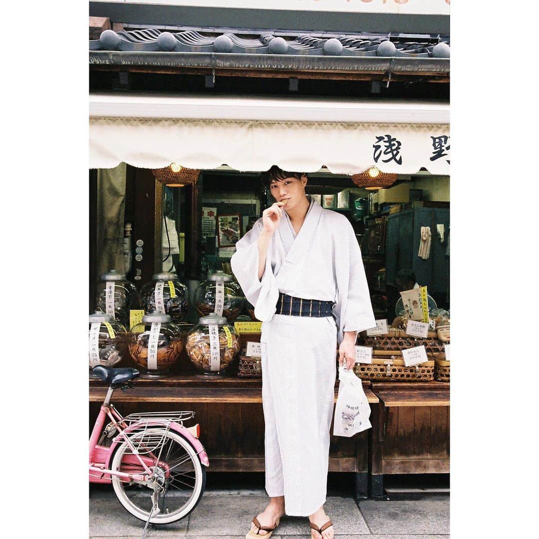Aya（高本彩）さんのインスタグラム写真 - (Aya（高本彩）Instagram)「浴衣の季節🍉  @exile_magazine  #photobyaya #鈴木伸之 #身長高すぎて台が必要でした #今日発売」7月27日 15時52分 - aya_dream04
