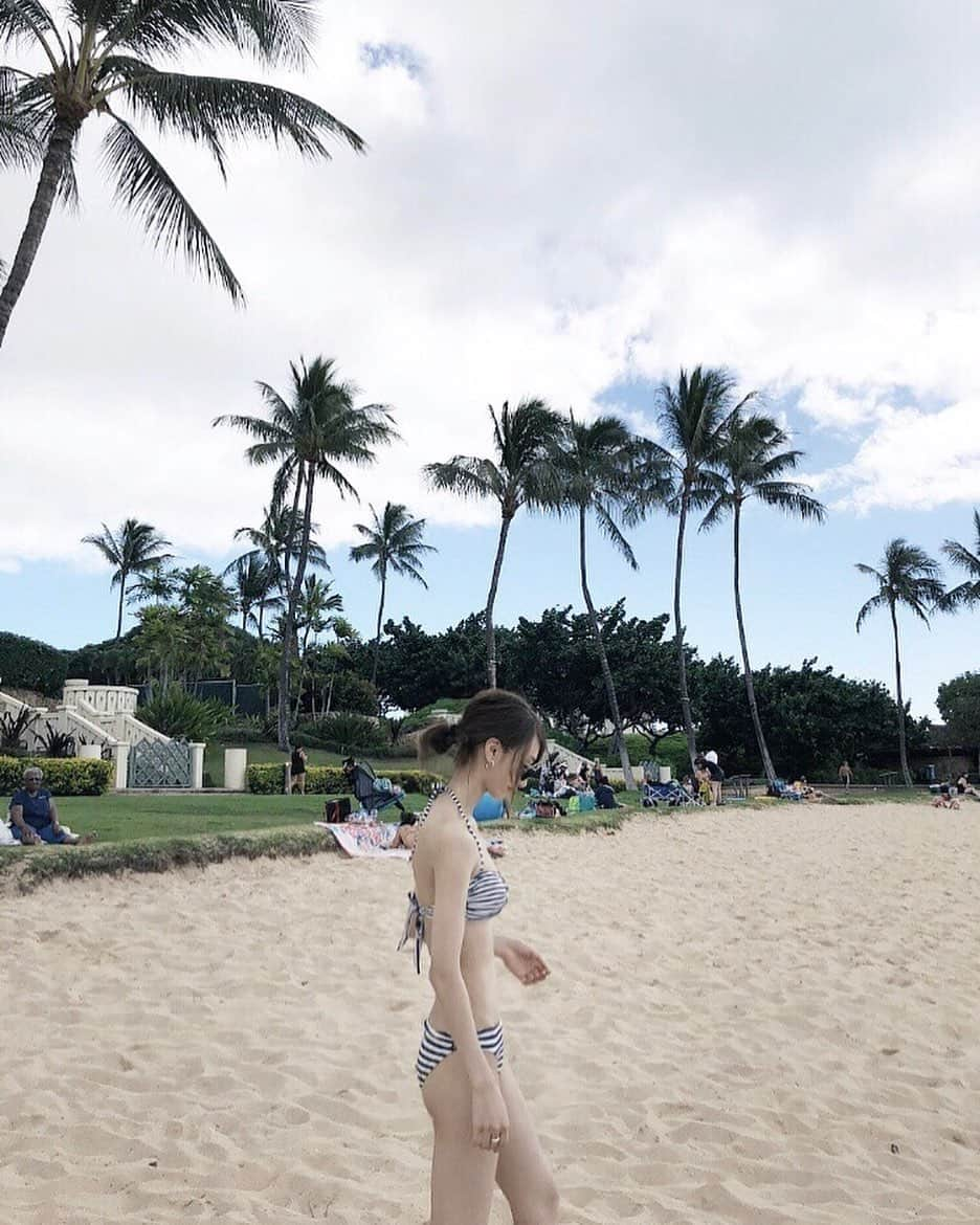 石元歩唯さんのインスタグラム写真 - (石元歩唯Instagram)「beach  今年は海も山も川もプールも たくさん外に出て楽しみたい🌞✨ . またハワイに行ける予定も決まって 少し先だけどもう楽しみ…🌴👒♡ . #kento_ai_hawaii #ai_pic #hawaii #Aulani #DisneyAulani #beach」7月27日 16時04分 - 518aichi