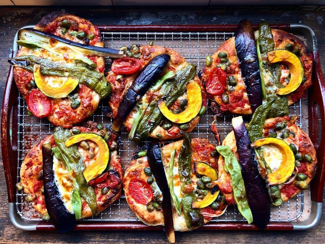 CHIPPRUSONのインスタグラム：「夏野菜のピザオールスターズ焼けていますっ。」