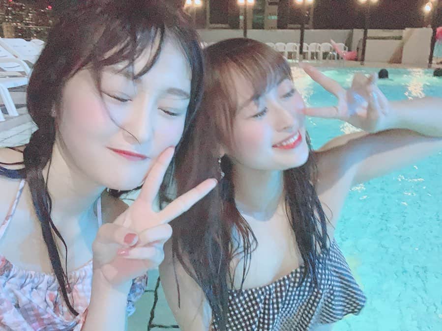 のインスタグラム：「.﻿ 今年の夏は﻿ 楽しいこといっぱい☺️💗👙🌻﻿ .﻿ .﻿ お祭りとか花火大会にも﻿ いけたらいいなぁ…👘🎇﻿ .﻿ .﻿ #夏 #プール #ナイトプール ﻿」