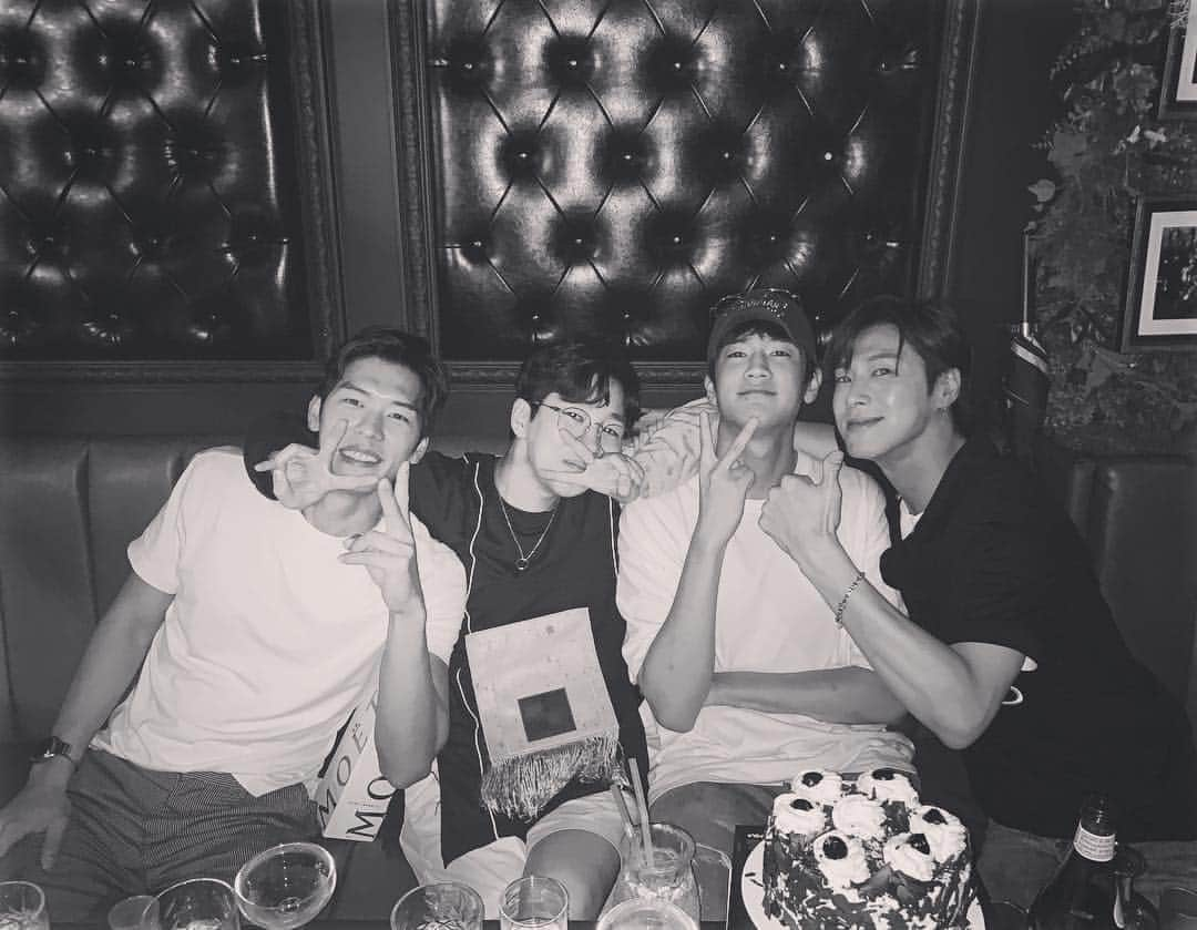 DINDINさんのインスタグラム写真 - (DINDINInstagram)「HBD bro @austinkangg 🎂 #두니아 #포에버 #두니아2가즈아 #유노윤호 #오스틴강 #딘딘 #구자성 #mbc보고있나 #시대를앞서간두니아 @mbcdunia」7月27日 16時34分 - dindinem