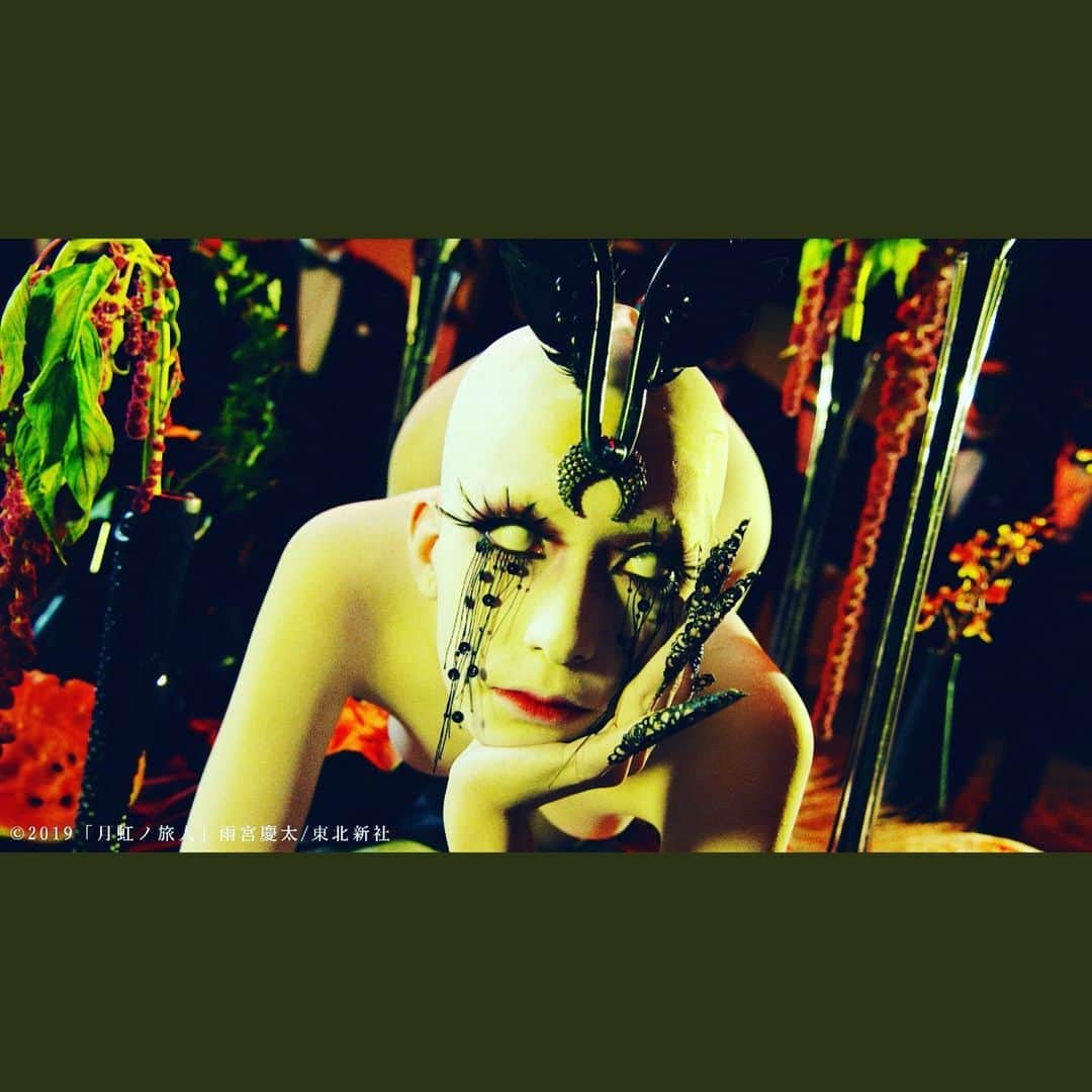雨宮慶太さんのインスタグラム写真 - (雨宮慶太Instagram)「It is one scene of my movie.  It is a performance by a wonderful creative group called <nyotaimori_tokyo>. It is a movie I want people around the world to see.  #月虹ノ旅人 #牙狼  #dragon #monster #dotart  #japan  #Asia  #doddle  #sketch #woman #fairy #creature #pencil #draw  #drawing #instagood #draw #art  #illust  #illustration #garo #keitaamemiya」7月27日 16時40分 - keitaamemiya