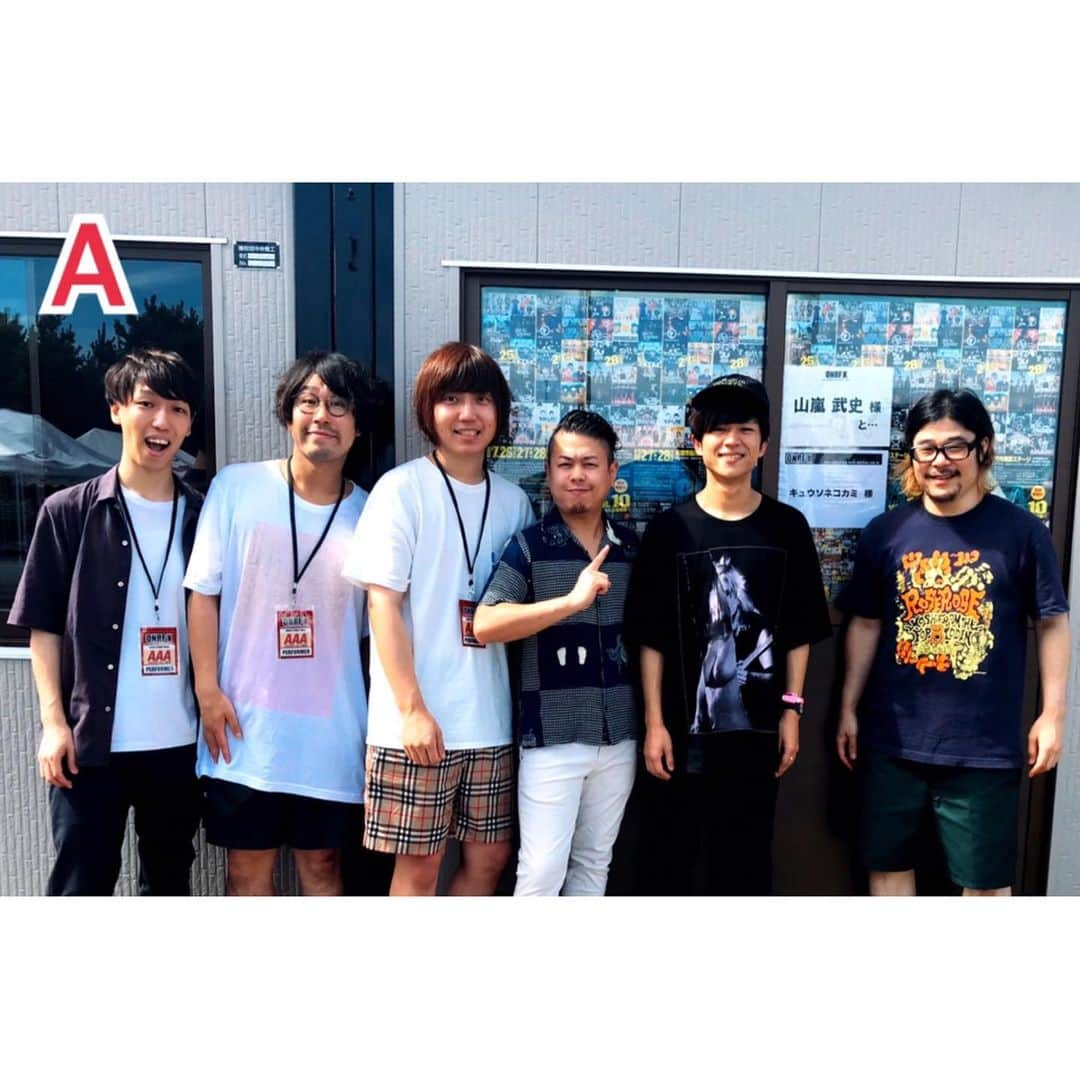 マキシマム ザ ホルモンさんのインスタグラム写真 - (マキシマム ザ ホルモンInstagram)「本日出演する"OGA NAMAHAGE ROCK FESTIVAL VOL.10"からの出題。 【問1】AとB、2枚の写真には1ヶ所間違いあります。さて、それはどこでしょう？ 【問2】CとD、この2枚の写真にも1ヶ所間違いがあります。それはどこ？  byダイスケはん  #マキシマムザホルモン #ONRFX #男鹿フェス #キュウソネコカミ #キュウソ #東京スカパラダイスオーケストラ #スカパラ #キュウソと撮影してる様子を盗撮して見つかったスカパラ谷中さん提供の写真もどうぞ #ていうかDの谷中さん笑ってもうてるやん」7月27日 16時42分 - mth_official_33cjl