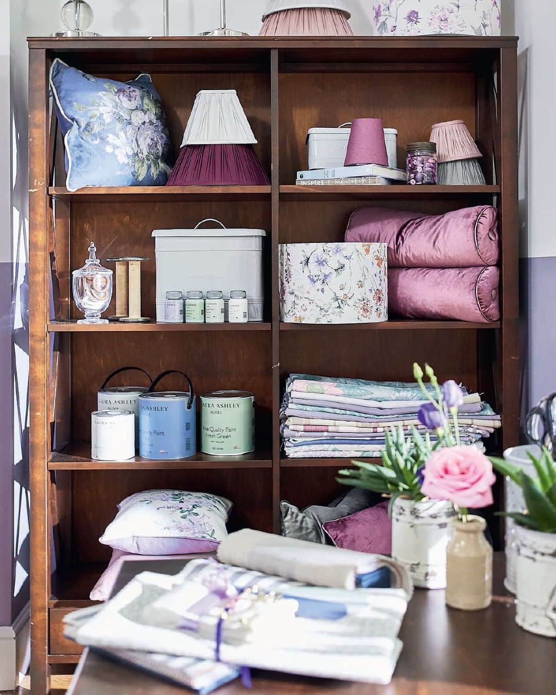 ローラアシュレイのインスタグラム：「From paints and fabrics, to cushions and lighting... Whatever your home needs, we've got just the thing 🖌」