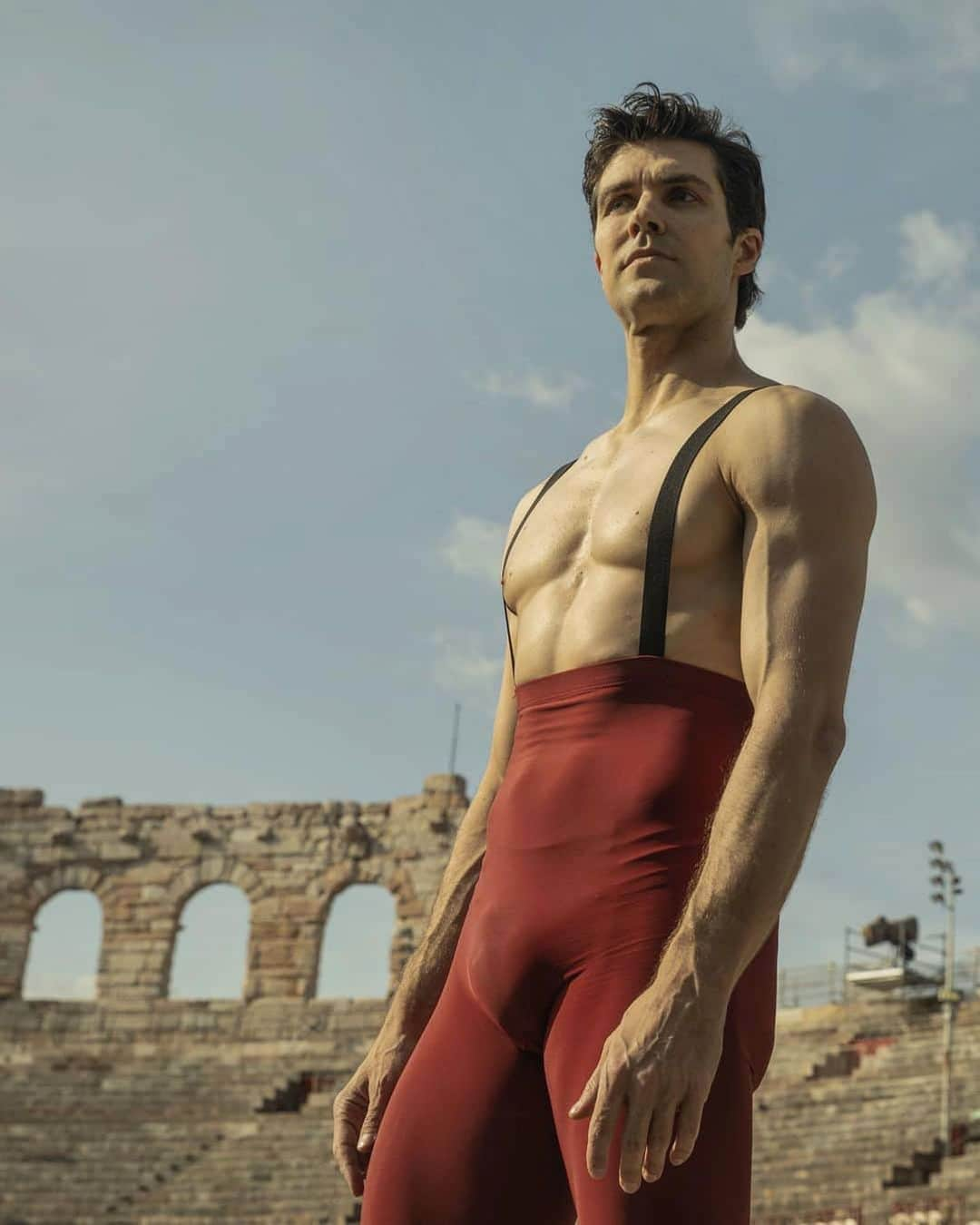 ロベルト・ボッレさんのインスタグラム写真 - (ロベルト・ボッレInstagram)「#Repost @officialrobertobolle ・・・ @robertobolle from Verona with love ❣️ . . . . #verona #arenadiverona #travel #tour2019 #summer #dancer #robertobolleandfriends #italy #worldofdance #body」7月27日 22時28分 - robertobolle