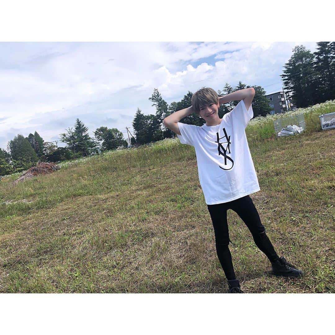 岡田鷹斗のインスタグラム：「KITAHIROCKET 2019 北広島市に今回で2回目のLIVEさせていただきましたが、 本当に温かい方ばかりで、 屋台の方々も沢山応援していただいたり、 何より今回このイベントに参加させていただいた事、ネバギブを応援していただいて これからも楽しい時間を作っていけたらと思います。 北広島市が更に好きになりました。 本当にありがとうございました♪ ・ ・ ・ #北海道 #北広島市 #kitahiroshima  #hokkaido  #kitahirocket  #アイドル #NEVAGIVEUP #ネバギブ #岡田鷹斗」