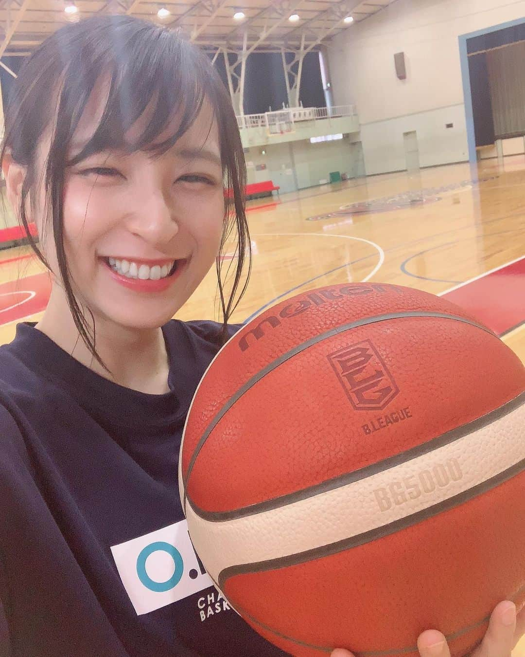 中崎絵梨奈さんのインスタグラム写真 - (中崎絵梨奈Instagram)「今日は #川崎ブレイブサンダース の練習場に！🏀🎤 #Bリーグ  #Bリーグ観戦 #bleague #バスケ #バスケットボール #スポーツ観戦女子 #バスケ好きな人と繋がりたい #スポーツ観戦 #バスケ女子 #japan #basketball #スポーツ #sports #アイドル #チャビネス #Chubbiness #中崎絵梨奈 #ぷに子」7月27日 22時26分 - chu_erina