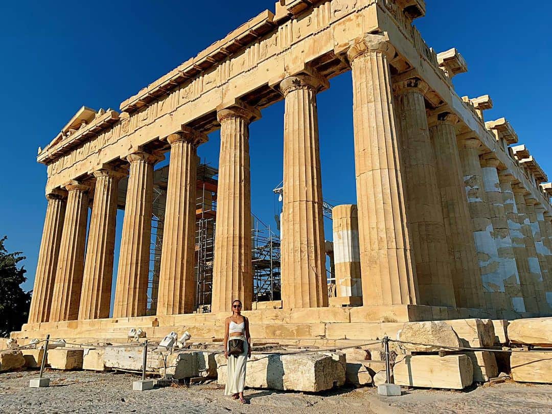 吉田セイラのインスタグラム：「早起きして、朝一行って良かった☀️ 壮大なる世界遺産だなと、圧倒されました‼️ 紀元前四百年前に、人間はこのような建設物を街の1番の高台に作って、今も変わらずみんなを 魅了してる‼️ #wonderful_places #omg #wow #beautiful #history #goodvibes #memory #greek #アクロポリスの丘 #akropolis #acropolis」
