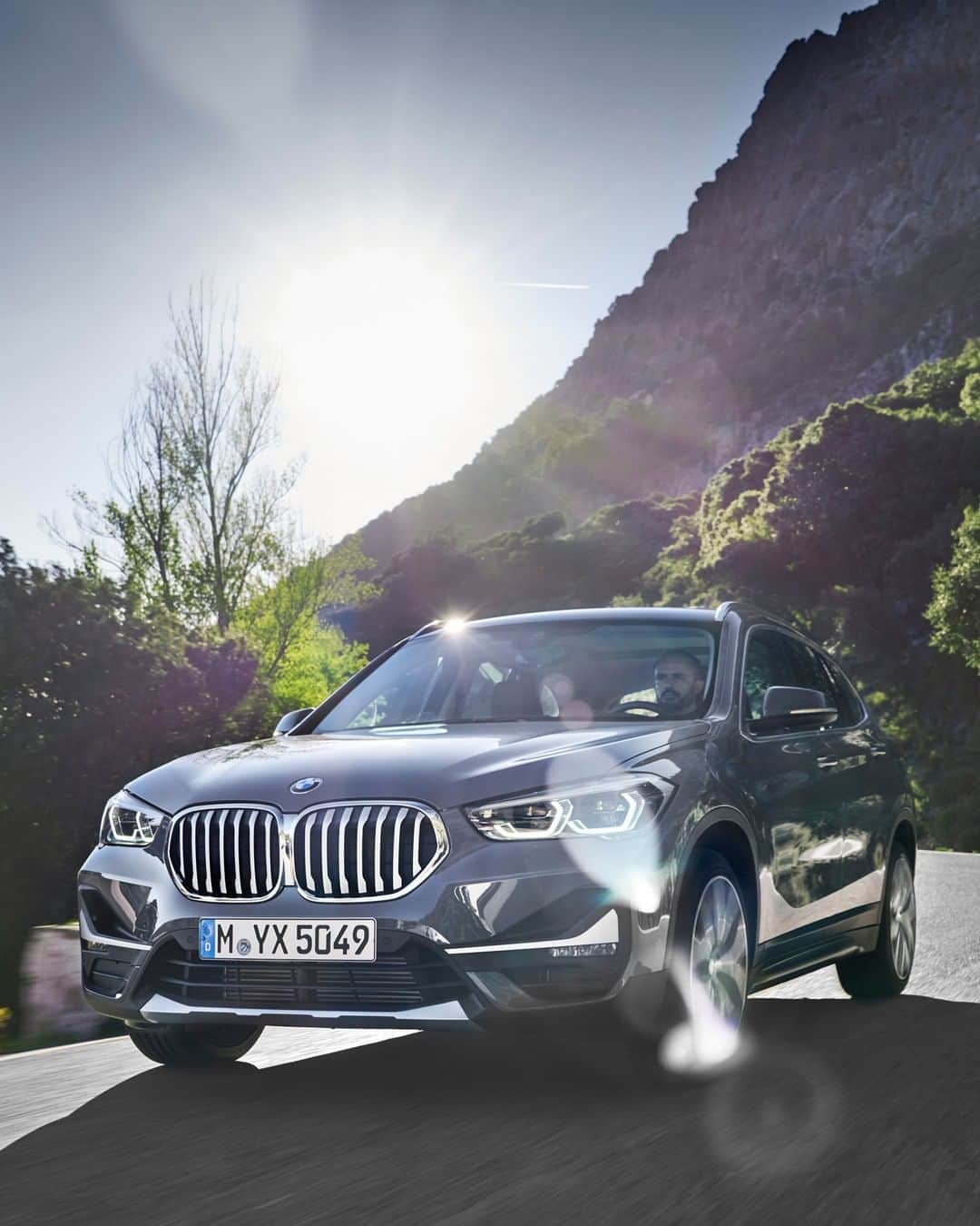 BMWのインスタグラム：「Bundle of energy. The new BMW X1. #TheX1 #BMW #X1」