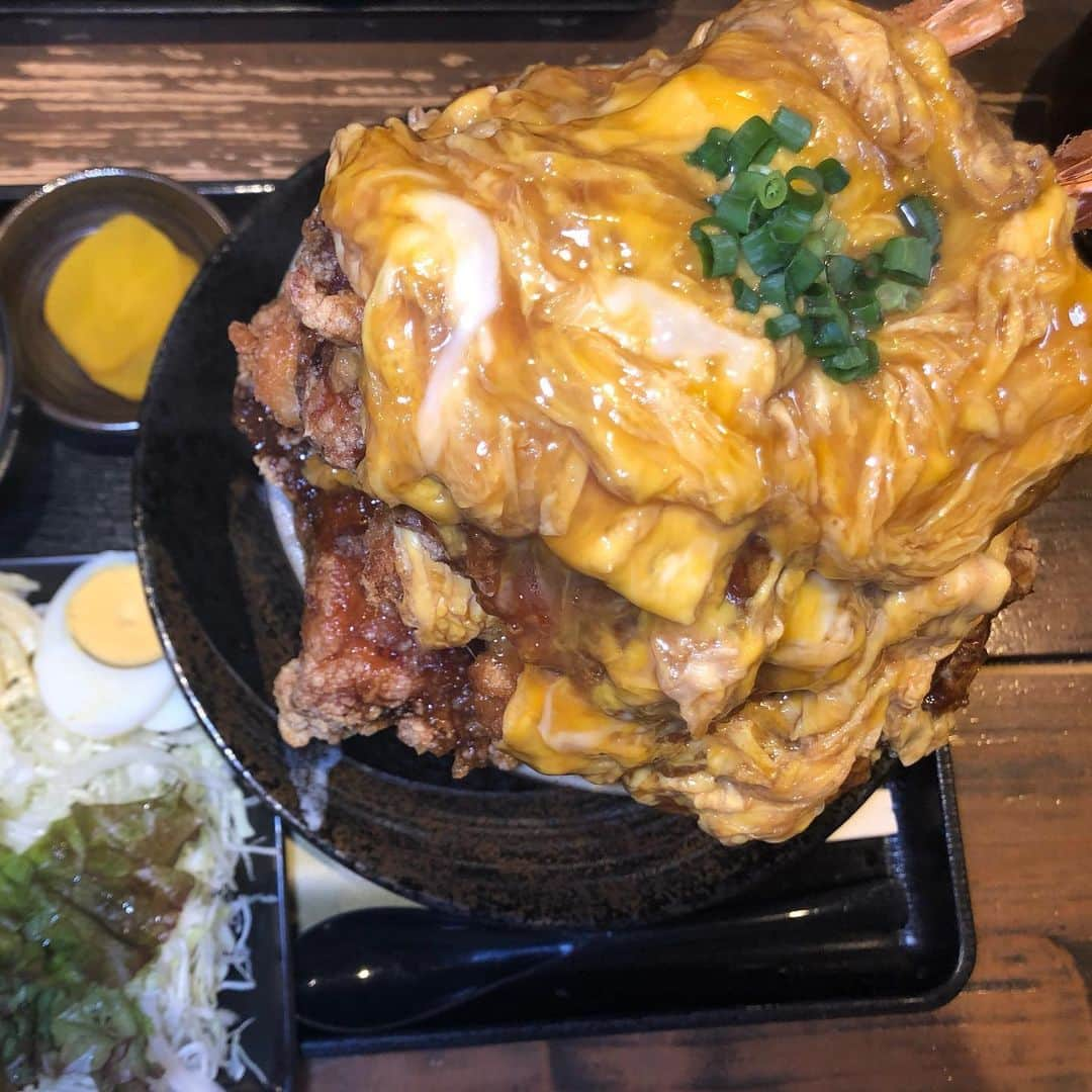 おごせ綾さんのインスタグラム写真 - (おごせ綾Instagram)「【大阪】誘導員さんのいる大行列飯テロスポット【ポミエ】さんにてポミエパフェ3kg【大食い】 https://youtu.be/aVAWoUPNleQ  #ポミエ#ポミエのカツ丼 #デカ盛り#大食い＃人気店#行列店#飯テロ#カツ丼#喫茶店 #ふーどすたぐらむ #foodstagram #gourmet#yummymummies#yummy#gourmet#delicious #グルメ#グルメ好きな人と繋がりたい #ごはん #めしすたぐらむ #foodphotography #foodporn #foodie #foodyvietnam」7月27日 17時12分 - ogose0123