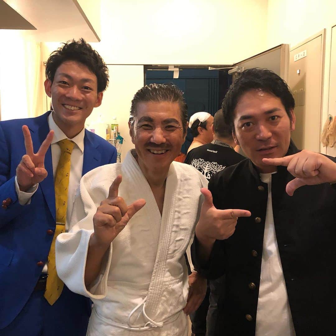 武智正剛さんのインスタグラム写真 - (武智正剛Instagram)「ぶっちゃけこの写真は嬉し過ぎます。関根さんありがとうございます！ #月刊コント #関根勤さん #めっちゃ気さくに話しかけてくれた #千葉真一さんの格好 #僕は加納典明に似てるらしい #なので写真を撮るようなポーズ #トミーリージョーンズにも似てると言われた #関根勤さん #スーパーマラドーナ武智 #ネイビーズアフロ皆川」7月27日 17時05分 - supamaradonatake