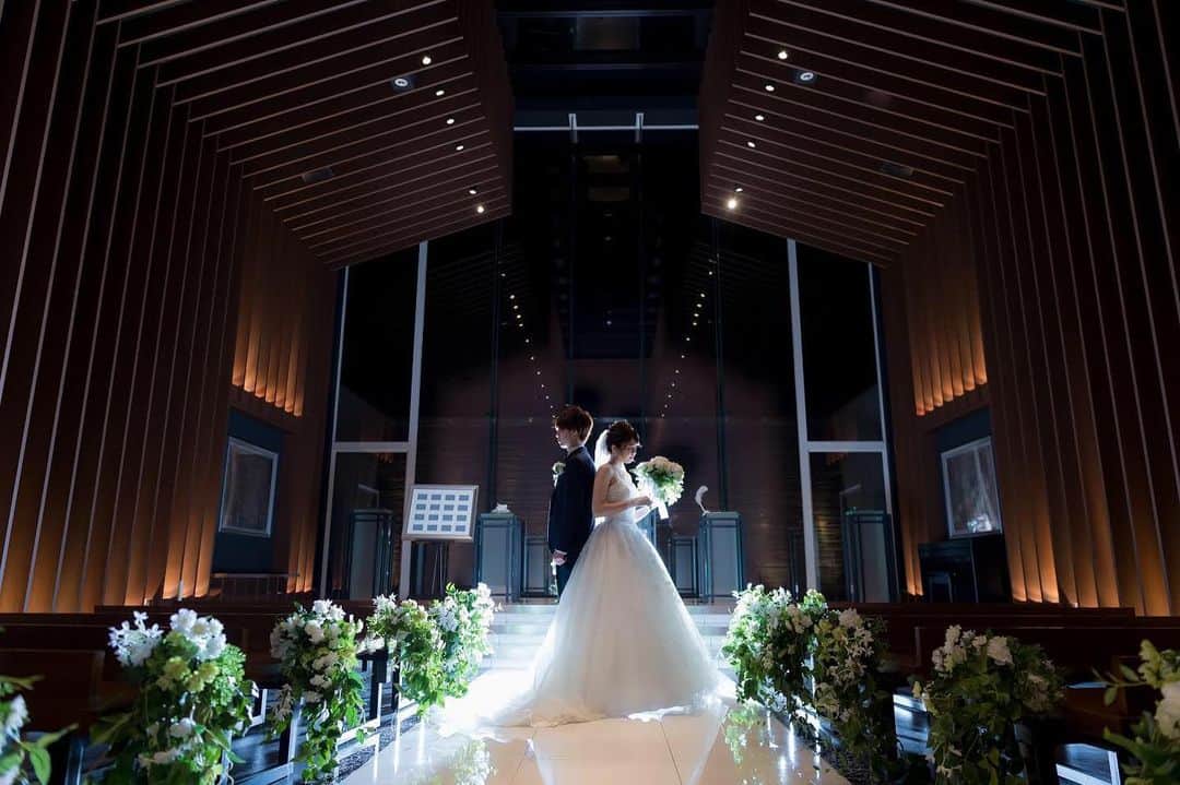 ザ･リーヴス プレミアムテラスさんのインスタグラム写真 - (ザ･リーヴス プレミアムテラスInstagram)「_ 前撮りでナイトショット💫in チャペル 後ろから灯をともし、幻想的なショットに… . #群馬#高崎#前橋#ザリーヴスプレミアムテラス#結婚式#結婚式場#群馬結婚式#ウエディング#プレ花嫁#日本中の花嫁さんと繋がりたい#カップルグラム#カップル#カップルフォト#プロポーズ#wedding#チャペル#ナチュラルウエディング#instagood#卒花レポート #ウェディングレポ #卒花 #結婚式前撮り #ナイトフォトウェディング」7月27日 17時22分 - the_leaves_premium_terrace