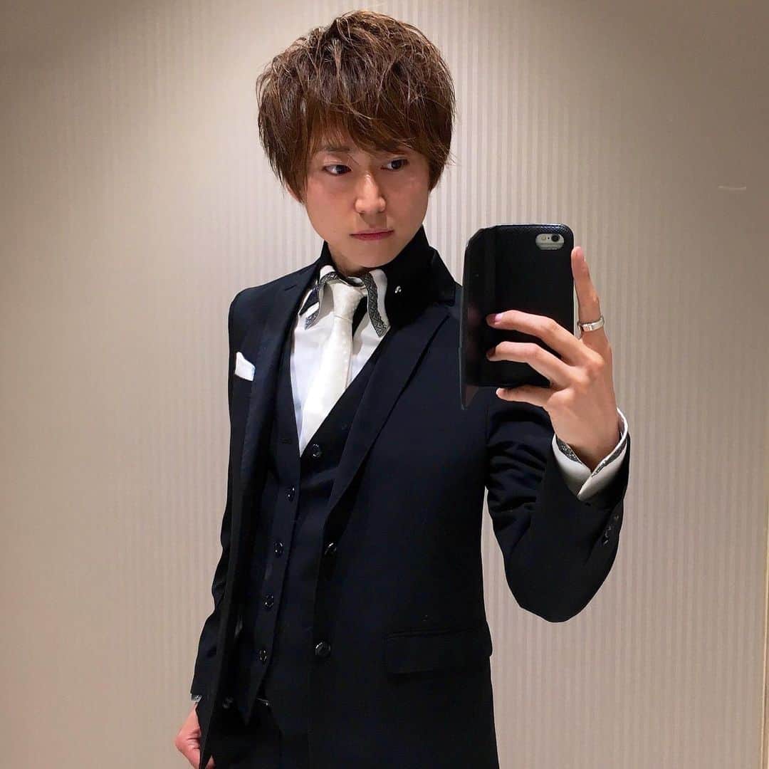関義哉のインスタグラム：「結婚式でのステージを終え 地元のお祭りへ。 マークパンサーさんとご一緒。 #マークパンサー さん #イーワイエス #関義哉 #お祭り ・ #instagood #followme #粉我 #フォロー募集 #フォロワー増やしたい #フォロー歓迎  #follow_me #followmeplease #フォロー大歓迎  #いいね #likeforfollow #likeforlikes  #音楽好きな人と繋がりたい #ダンス好きな人と繋がりたい #京都 #kyoto #元新選組リアン #新撰組 #新選組」