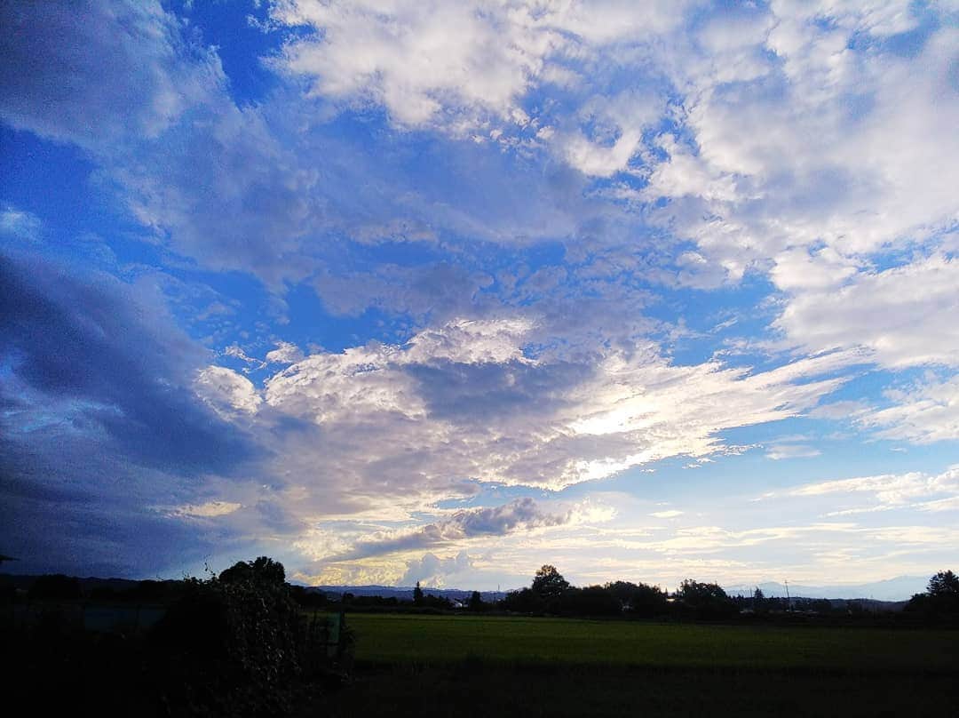 みながわゆみさんのインスタグラム写真 - (みながわゆみInstagram)「#おつかれさま #イマソラ #夕焼け #夕焼けの空が好き #青空 #雲 #きれいな青空」7月27日 17時38分 - nama.09.19